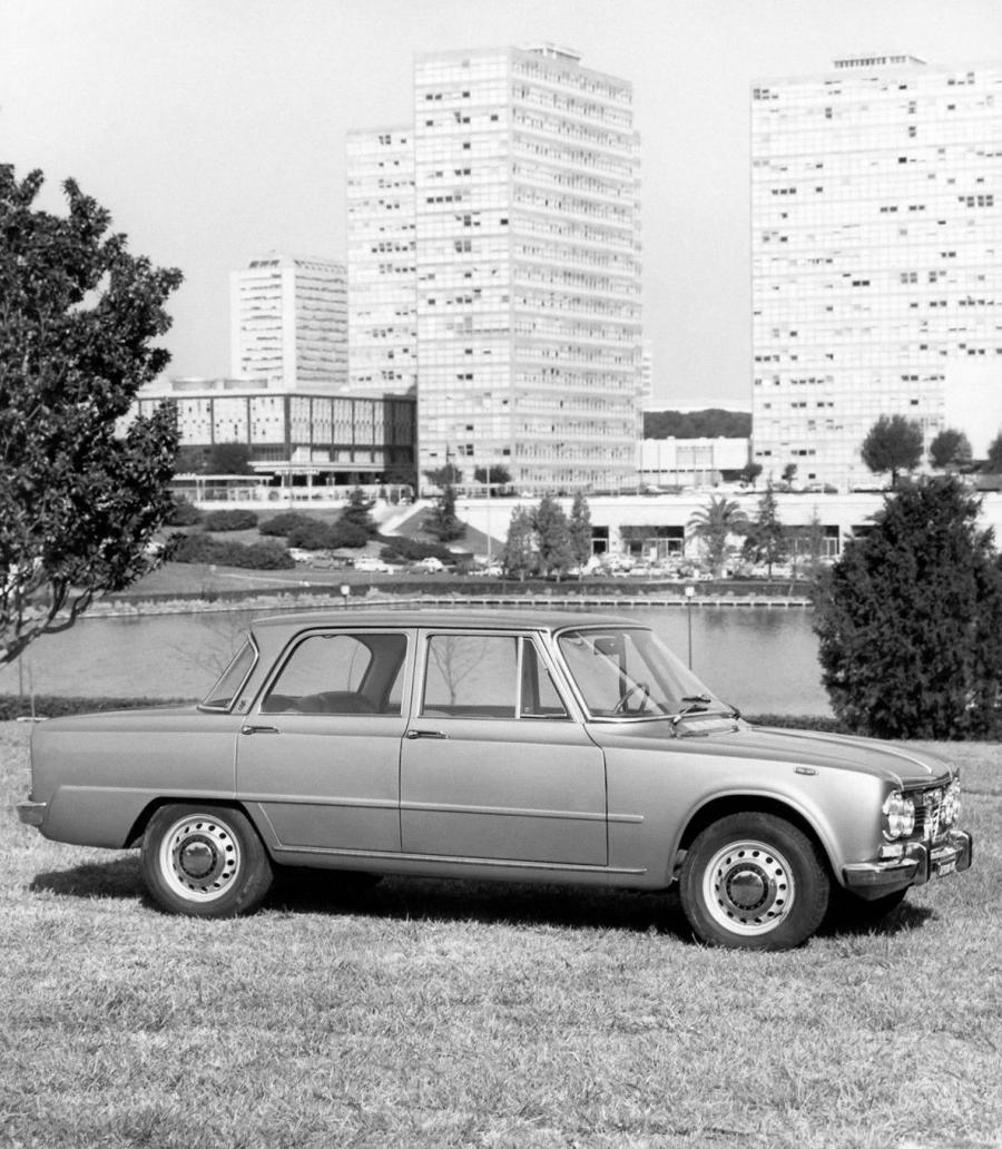  Alfa Romeo Giulia Super (105.26) 1968 года  (фото 7 из 9)